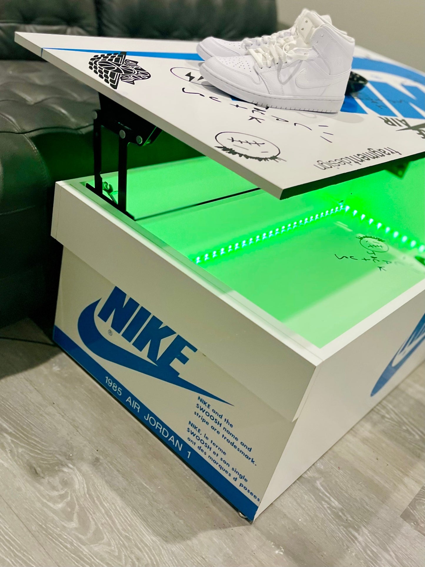 Sneaker Table